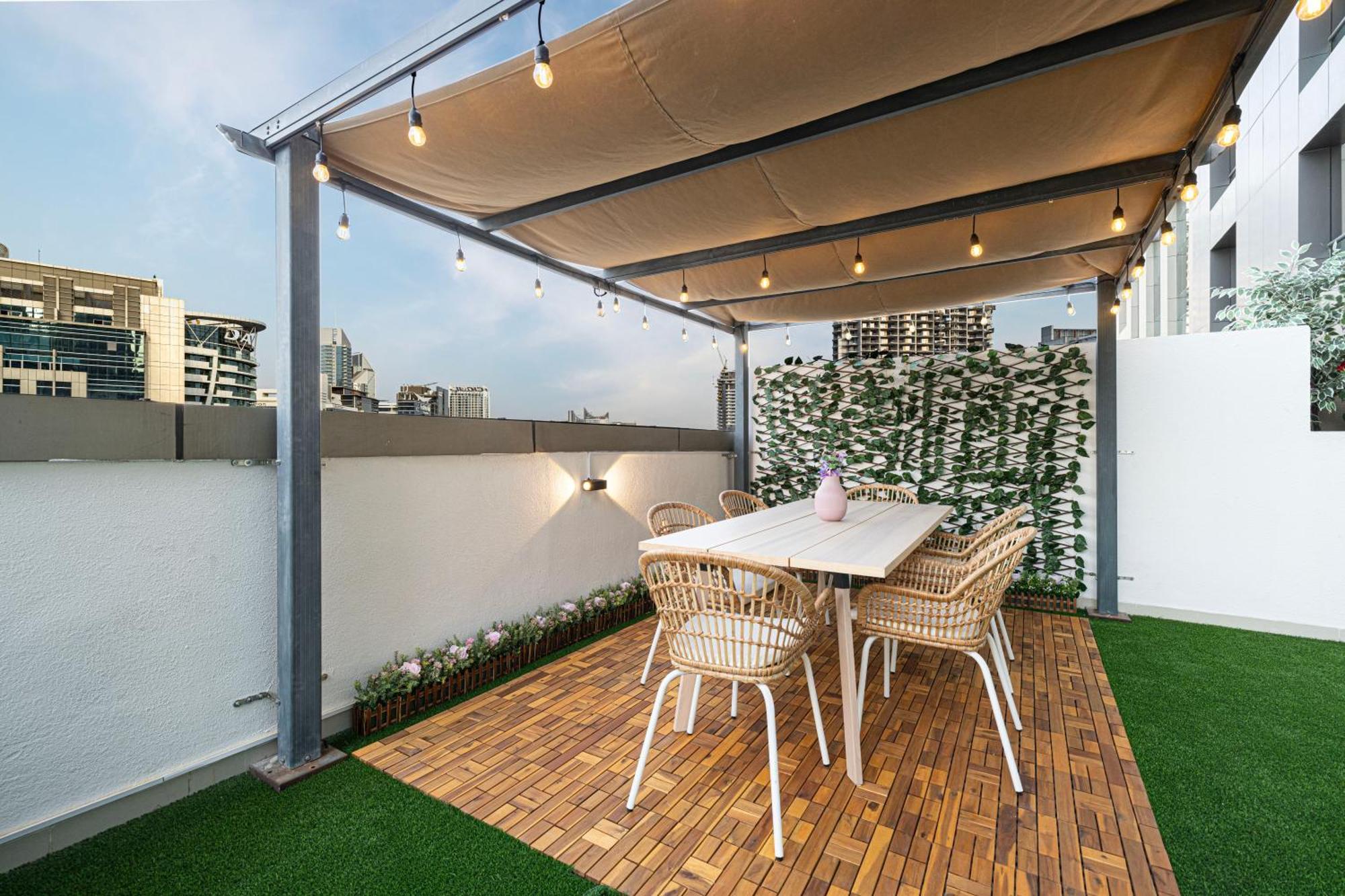 Next'House - Downtown Views Host Hostel Dubai Exterior photo