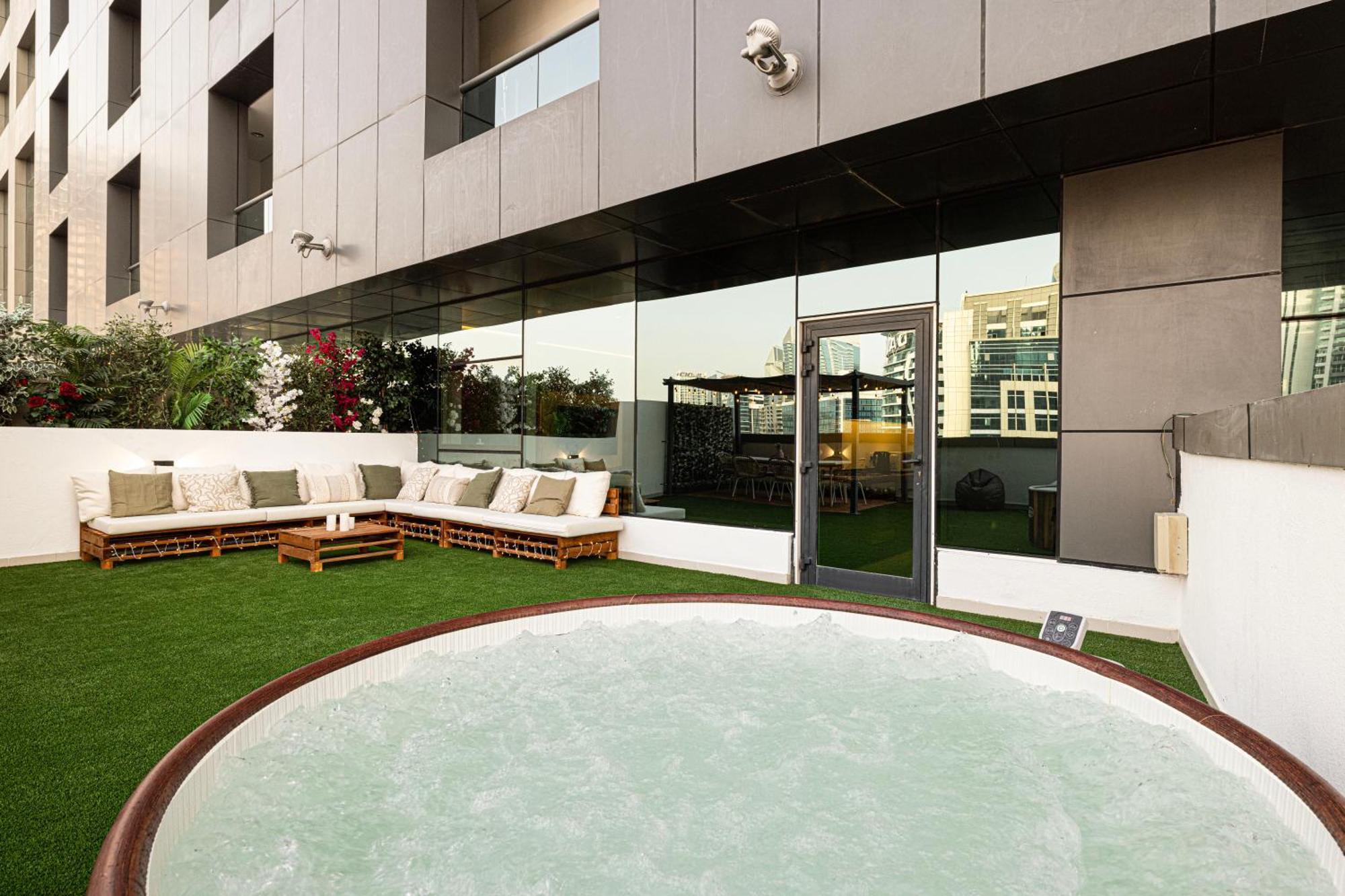 Next'House - Downtown Views Host Hostel Dubai Exterior photo